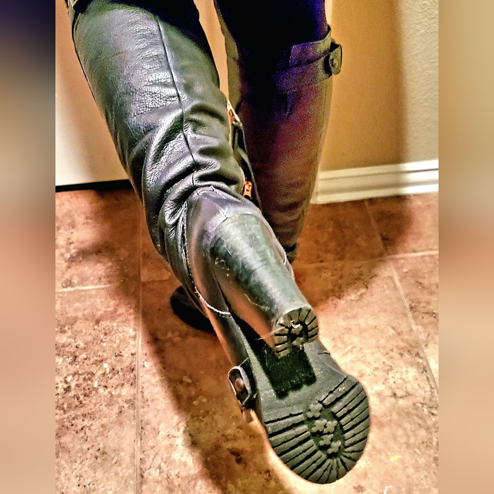 Beautiful Spanish Artisan-Made Leather Boots -- Well-loved - Picture 8 of 16